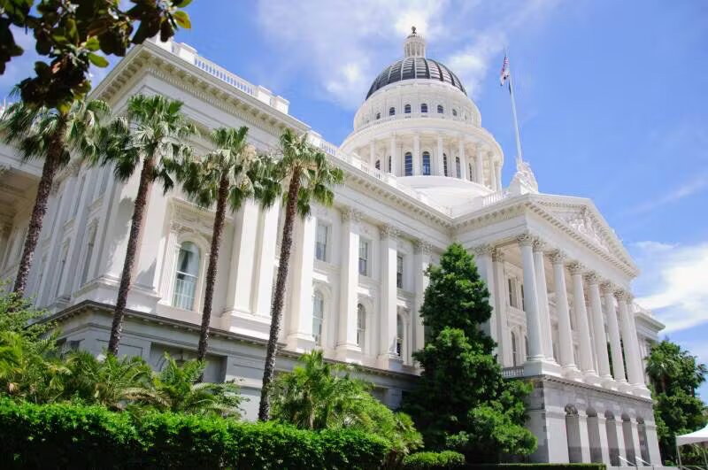 California Cracks Down: The Unveiling of Punishing Vape Laws